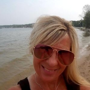 Meet your Posher, Laurie